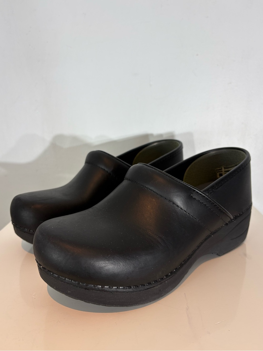 Dansko XP 2.0 Black Leather Professional Clogs Women’s EU 38 US 7.5-8